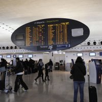 В парижском аэропорту клошар украл из офиса 490 тысяч евро