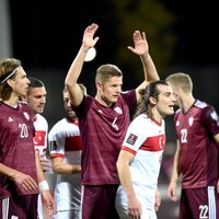 Latvijas futbolisti kompensācijas laikā sirdi plosošā veidā piekāpjas Turcijai