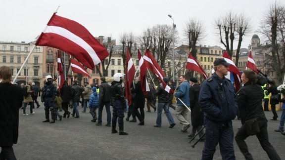 Zatlers: valstij jāgarantē tiesības pulcēties; Ušakovs norāda uz drošības riskiem 16.martā