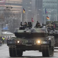 ФОТО, ВИДЕО: Военный парад в Вильнюсе по случаю 100-летия Литовской армии