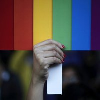 Жителя штата Айова приговорили к 15 годам за сжигание флага ЛГБТ
