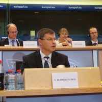 Krievijas krīze radījusi negatīvu ietekmi uz Latvijas ekonomiku, atzīst Dombrovskis