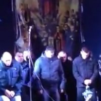 Video: Ļvivas 'Berkut' uz ceļiem lūdz piedošanu