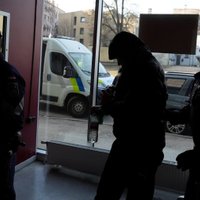 Tiesa apcietina Latvijas Okupācijas muzejā degmaisījumu iemetušo vīrieti