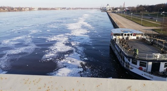 'Šampūns Daugavā!' uztraucas 'Delfi' lasītāji; Vides sargi bažas kliedē