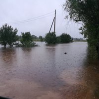 Video: Latgalē lietavu dēļ izskaloti autoceļi; slēgta šoseja starp Kārsavu un Rēzekni