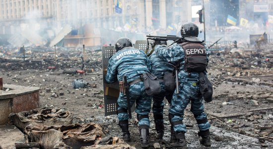 Foto: No miermīlīgām demonstrācijām līdz asiņainām sadursmēm – Ukrainas Cieņas revolūcijai 5