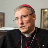 Архиепископ Станкевич: для полноценного развития ребенка необходимы родители обоих полов, состоящие в браке