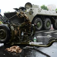 Luhanskā iebraukuši trīs separātistu tanki un piecas bruņumašīnas, paziņo eksperts