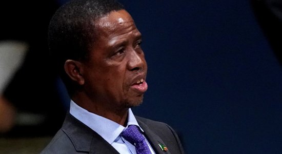 Zambijas prezidents Lungu noģībst tiešraides laikā