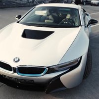 Video: Latvijā atgādāts 'BMW i8' hibrīda superauto