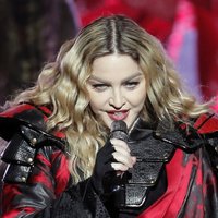 ФОТО, ВИДЕО: Мадонна опоздала на 4 часа и стала клоуном