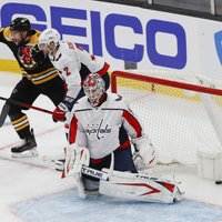 'Bruins' otrajā papildlaikā izmanto vārtsarga kļūdu un izcīna uzvaru