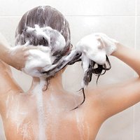 10 lietas, ko ne vienmēr zinām par šampūnu un matu mazgāšanu