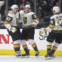 Lasvegasas 'Golden Knights' turpina labot NHL rekordus