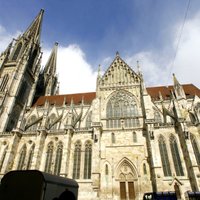 Balkānu čigāni Vācijā ieņēmuši Rēgensburgas katedrāli