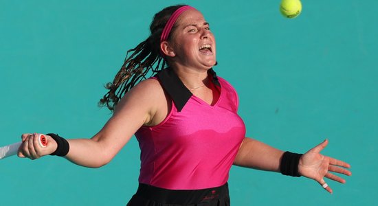 Ostapenko ar vēl vienu trīs setu cīņu iekļūst 'US Open' astotdaļfinālā