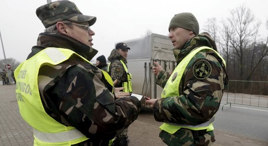 Литовские пограничники перехватили крупную партию контрабанды из Латвии