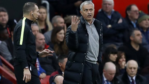 Mourinju tiek nosūtīts uz tribīnēm; Mančestras 'United' nespēj pieveikt pieticīgo 'Burnley' Mourinju tiek nosūtīts uz tribīnēm; Mančestras 'United' nespēj pieveikt pieticīgo 'Burnley'