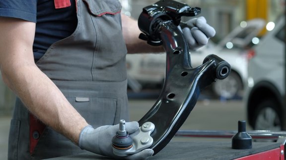 Auto rezerves daļu cenu kāpumam beigas nav redzamas, bet vēl lielāka problēma ir kvalitāte