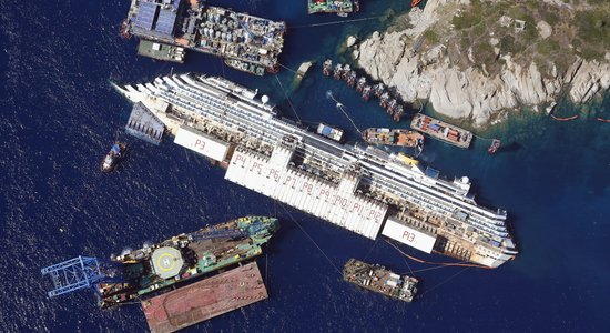 Avarējušā kuģa 'Costa Concordia' kapteinim prasa 26 gadu cietumsodu