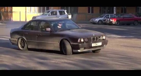 Video: gruzīns ar 'BMW M5' plosās pa koplietošanas ceļiem