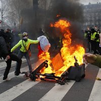 "Желтые жилеты": протесты в Париже снова начались со столкновений