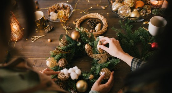 Knifi, kā izveidot vienkāršu, bet skaistu adventes vainagu