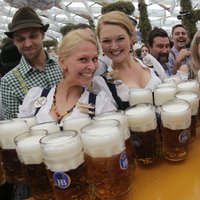Foto: Vācijā atklāj alus dzīres 'Oktoberfest'