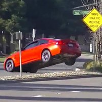 Video: 'BMW M4' vadītājs plātīdamies avarē uz līdzenas vietas