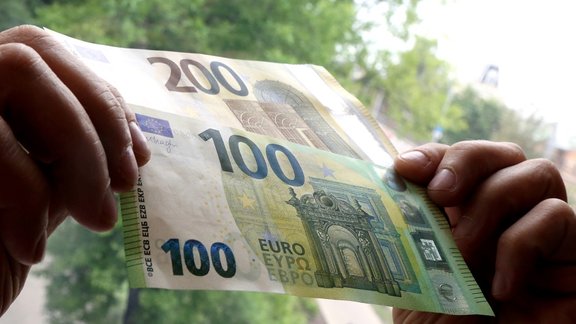 Apgrozībā nonāks jaunās 100 eiro un 200 eiro banknotes  - 3