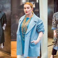 Pavasara mode korpulentām dāmām un viesu stils 'Marina Rinaldi' prezentācijā