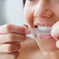 Deviņi fakti, ko nezināji par zobu balināšanu mājas apstākļos