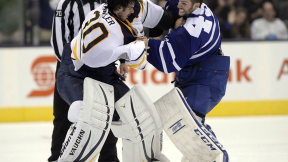 Maple Leafs un Sabres hokejistu kautiņš - 7