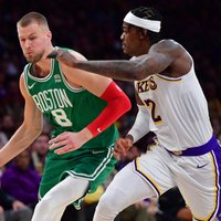 Porziņģis ar 28 punktiem svētku spēlē palīdz 'Celtics' uzveikt 'Lakers'