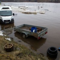 Наводнение в Латвии: оперативные службы перекрывают дороги и мосты