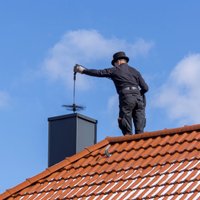 ГПСС призывает жителей Латвии прочистить дымоходы и установить детекторы дыма