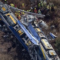 Vācijā saskrienas divi vilcieni; ir bojāgājušie un aptuveni 100 cietušo
