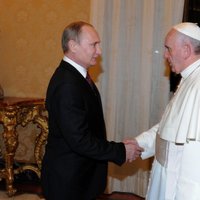 Putins pirmo reizi ticies ar Romas pāvestu Francisku