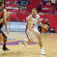 Latvijas izlase Strēlnieka rekordspēlē gūst pirmo uzvaru 'Eurobasket 2017'
