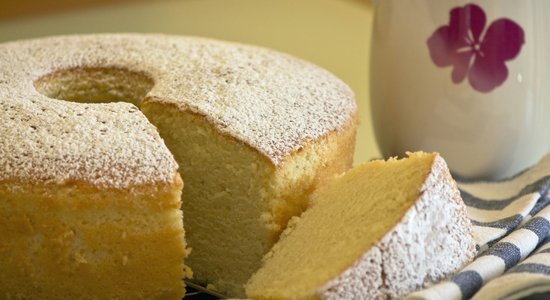 Citrona šifona kūka – perfekts biskvīts jebkurai tortei