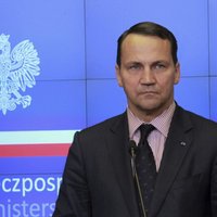 Sikorskis: Izteikumi intervijā par Ukrainas sadalīšanu ir 'pārinterpretēti'