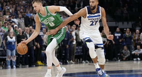 Porziņģim 20 punkti, 'Celtics' piedzīvo pirmo zaudējumu sezonā