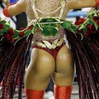 Dejas un daudz kailas miesas - karstākie kadri no Rio karnevāla