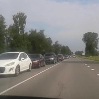 Video: Šausminoši garš sastrēgums uz Liepājas šosejas