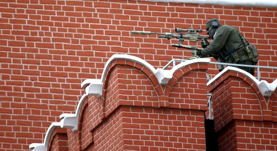 Foto: 9. maija parādē Krievijas armija demonstrē savu spēku