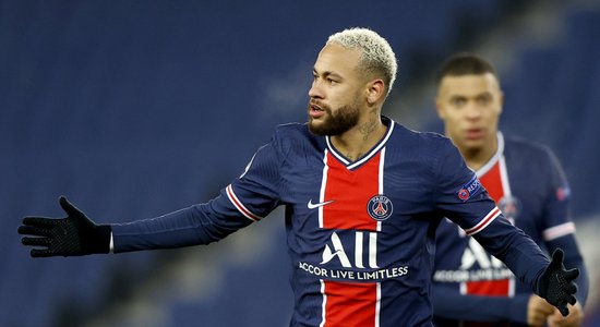 Skandalozā Čempionu līgas spēle: Neimāra 'hat-trick' veicina pārliecinošu PSG uzvaru