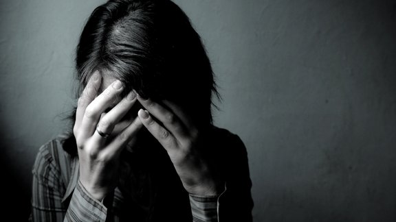 depresija sieviete nelaime bēdas vientulība skumjas sāpes woman pain depresion