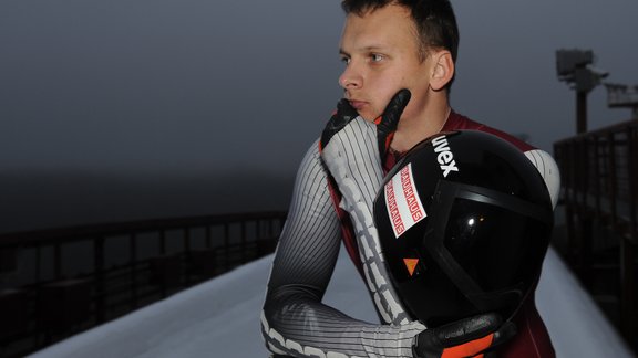 Bobslejisti un skeletonisti prezentē jaunās formas - 237