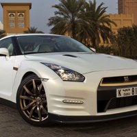 Apzeltīts 'Nissan GT-R' speciāli Tuvajiem Austrumiem